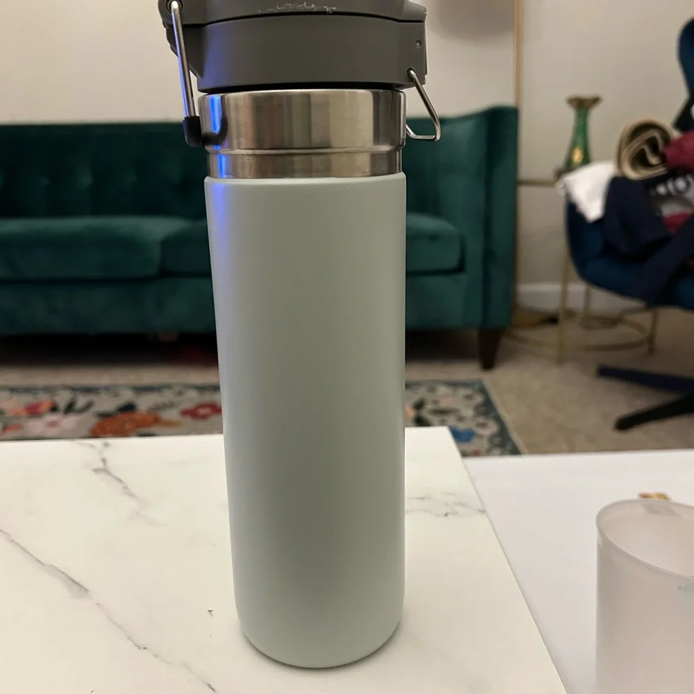 Stanley The Quick Flip Go 24 Oz Water Bottle mist color - Picture 6 of 17